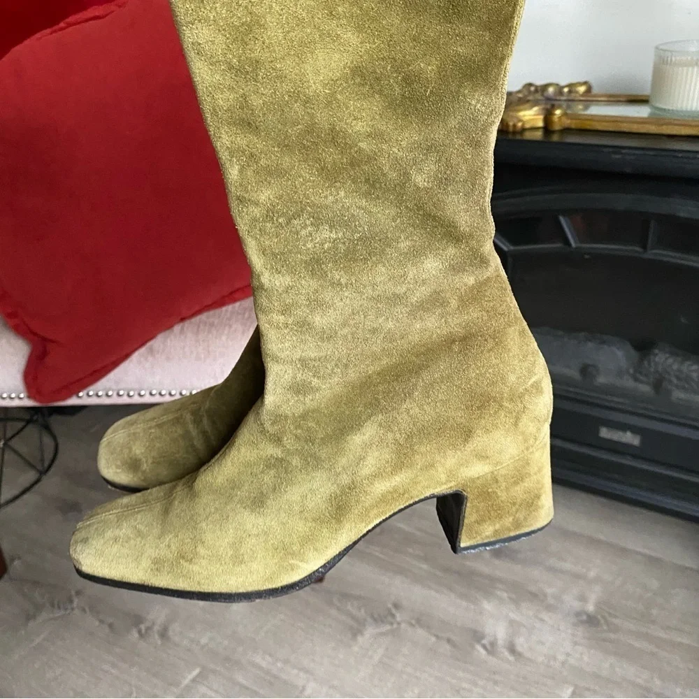 VINTAGE DKNY GREEN SEUDE LEATHER HIGH BOOTS